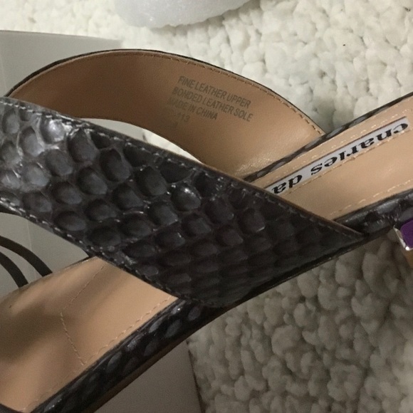 NWT in BOX CHARLES DAVID Leather Flat Sandals - Picture 12 of 15